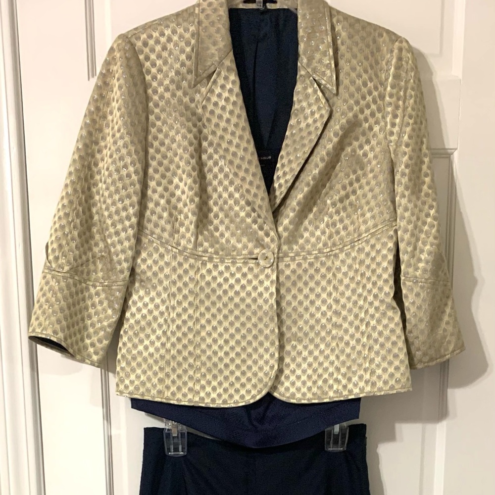 Hilton Hollis Elegant 3 pc Metallic Jacket, silk tank and Navy Pants size 6 / 8